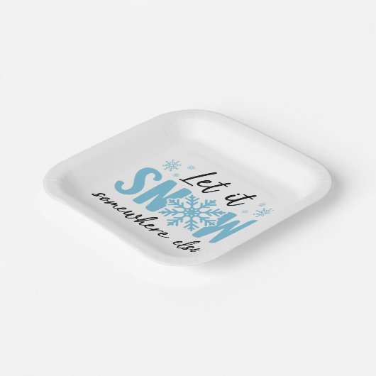 雪を別の場所に降らせる – 冬おもしろいのデザイン ペーパープレート (傾斜あり)
