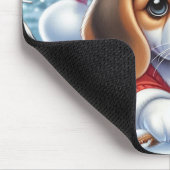 雪を楽しむクリスマス衣装のビーグル人形 マウスパッド (コーナー)