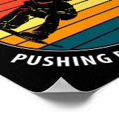 雪を越えて押し上げるスノーボーおもしろいディング ポスター (角)