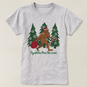雪を通したサンタSquatchのクリスマスSquatchin Tシャツ