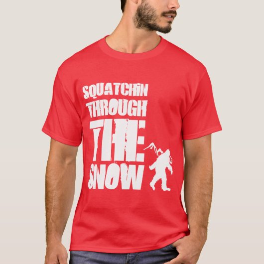 雪を通したSquatchin Tシャツ (正面)