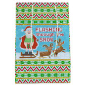 雪を通って点滅しているおもしろいなクリスマス|サンタクロース ミディアムペーパーバッグ (裏面)