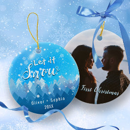 雪を降らせよう私たちの最初のクリスマスブルー セラミックオーナメント