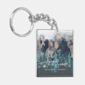 雪を降らせる |雪の松の木のクリスマスフォト キーホルダー (正面左)