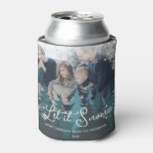 雪を降らせる |雪の松の木のクリスマスフォト 缶クーラー (缶正面)