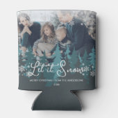 雪を降らせる |雪の松の木のクリスマスフォト 缶クーラー (裏面)