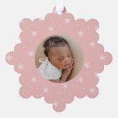 雪エレガント片ピンクベビーの初めてのクリスマス オーナメントカード (裏面)