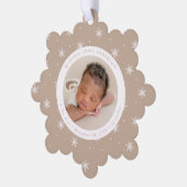 雪エレガント片ベージュベビーの初めてのクリスマス オーナメントカード (左)