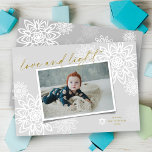 雪エレガント片Love And Light Hanukkah写真 シーズンカード<br><div class="desc">白いエレガント冬の雪片の花'愛と光'手書きスクリプトでは、ハヌカー写真カード。手書きスクリプトと背景は、任意の色に変更できる。設計/オリジナルのアートワークby fat*fa*tin.簡単独自の文字メッセージ、名前、年、写真、画像でパーソナライズする。編集デザインのページで編集できる機能の詳細については、 www.zazzle.com/fat_fa_tin www.zazzle.com/color_therapy www.zazzle.com/fatfatin_blue_knot www.zazzle.com/fatfatin_red_knot www.zazzle.com/fatfatin_mini_me www.zazzle.com/fatfatin_box www.zazzle.com/fatfatin_design www.zazzle.com/fatfatin_ink</div>