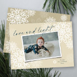雪エレガント片Love And Light Hanukkah Photo H シーズンカード<br><div class="desc">白いエレガント冬の雪片の花'愛と光'手書きスクリプトでは、ハヌカー写真カード。手書きスクリプトと背景は、任意の色に変更できる。設計/オリジナルのアートワークby fat*fa*tin.簡単独自の文字メッセージ、名前、年、写真、画像でパーソナライズする。編集デザインのページで編集できる機能の詳細については、 www.zazzle.com/fat_fa_tin www.zazzle.com/color_therapy www.zazzle.com/fatfatin_blue_knot www.zazzle.com/fatfatin_red_knot www.zazzle.com/fatfatin_mini_me www.zazzle.com/fatfatin_box www.zazzle.com/fatfatin_design www.zazzle.com/fatfatin_ink</div>