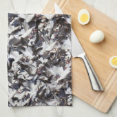 雪ガチョウが吹き飛ぶ キッチンタオル (四つ折り)