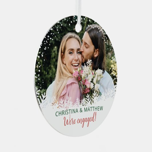 雪グリッター格子状初めてのクリスマス婚約した写真 メタルオーナメント (正面右)