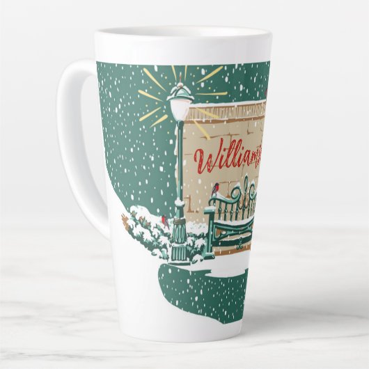 雪パーソナライズされた雪の冬の家族の庭クリスマス カフェラテマグ (左アングル)