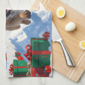 雪フランスのの中で走ブルドッグのクリスマス帽子 キッチンタオル (四つ折り)