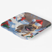 雪フランスのの中で走ブルドッグのクリスマス帽子 ペーパープレート (傾斜あり)