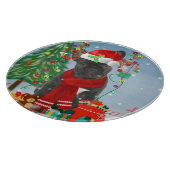 雪フランスのの中のブルドッグとクリスマスプレゼント カッティングボード (角)