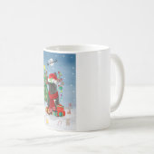 雪フランスのの中のブルドッグとクリスマスプレゼント コーヒーマグカップ (正面右)