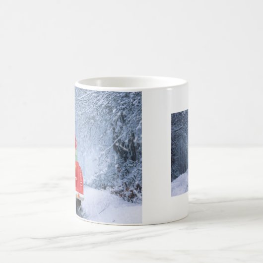 雪フランスのの中のブルドッグはクリスマストラックに座って コーヒーマグカップ (中央)