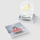 雪フランスのの中のブルドッグはクリスマストラックに座って ストーンコースター (横)