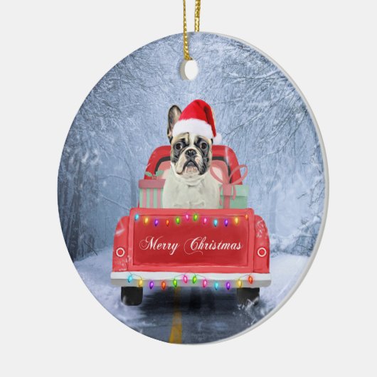 雪フランスのの中のブルドッグはクリスマストラックに座って セラミックオーナメント (左)