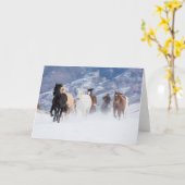 雪ランニングの中を馬が カード (黄色い花)