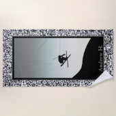 雪上スキー小石白黒ビーチタオル ビーチタオル (正面)