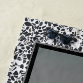 雪上スキー小石白黒ビーチタオル ビーチタオル (インサイチュ)