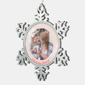 雪動揺して片赤面ピンクモノグラムの写真 スノーフレークピューターオーナメント (右)