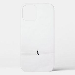 雪原の人歩く iPhone 12ケース