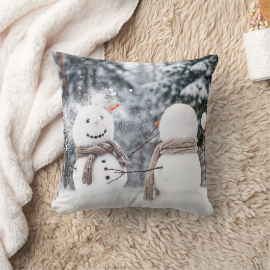 雪合戦をする雪だるま クッション (ブランケット)
