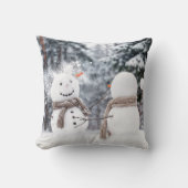 雪合戦をする雪だるま クッション (正面)