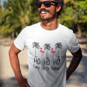 雪嫌いなビーチのフラミンゴのクリスマス Tシャツ