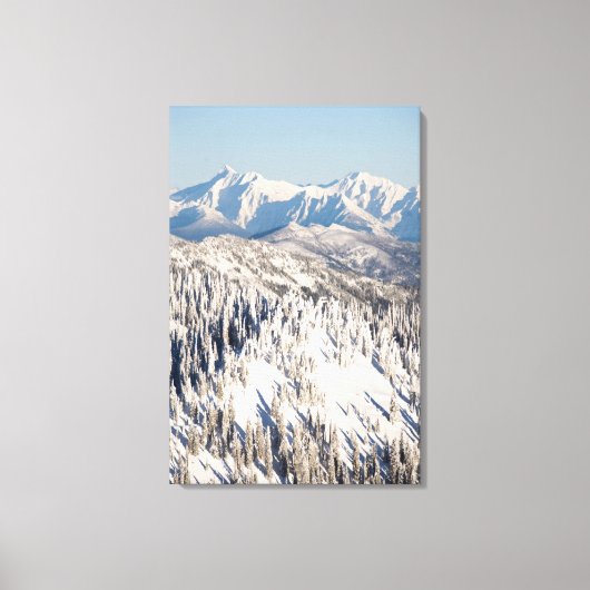 雪山と木々の風光明媚な景色。 キャンバスプリント (正面)
