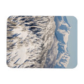 雪山と木々の風光明媚な景色。 マグネット (横)