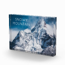 雪山のイメージとモダンスタイル文字
