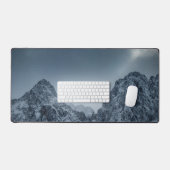 雪山の上に日光と暗雲 デスクマット (キーボード&マウス)