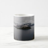 雪山の上の樹木、水の体付近 コーヒーマグカップ (中央)
