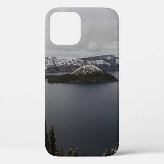 雪山の上の樹木、水の体付近 Case-Mate iPhoneケース (裏面)