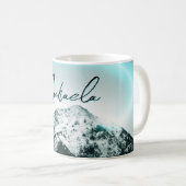 雪山の神秘的な青いネオンライトモノグラム コーヒーマグカップ (正面右)