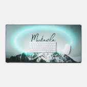 雪山の神秘的な青いネオンライトモノグラム デスクマット (キーボード&マウス)