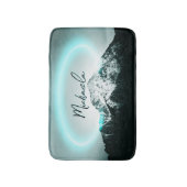 雪山の神秘的な青いネオンライトモノグラム バスマット (正面縦)