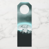 雪山の神秘的な青いネオンライトモノグラム ボトルネックタグ (裏面)