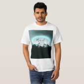 雪山の神秘的な青いネオンライトモノグラム Tシャツ (正面フル)