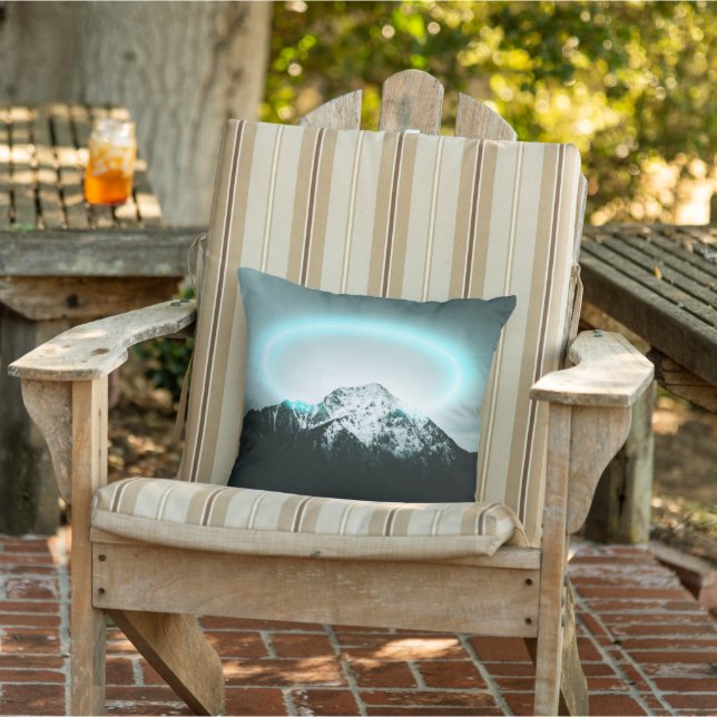 雪山の神秘的な青いネオンライト アウトドアクッション (椅子)
