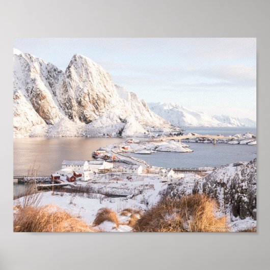 雪山の素朴な家のダウンロード可能なポスター ポスター (正面)