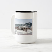 雪彫刻が付いているオペラハウス ツートーンマグカップ (正面左)