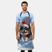 雪日本のの中走でクリスマス帽子と エプロン (着用した状態)