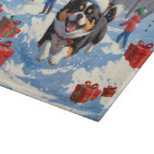 雪日本のの中走でクリスマス帽子と カッティングボード (角)