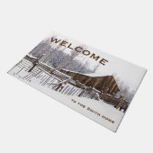 雪深い田舎の納屋のシーン写真へようこそ ドアマット (アングル)