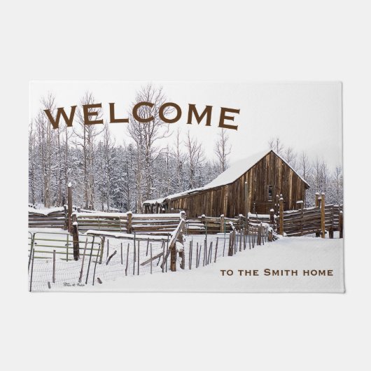 雪深い田舎の納屋のシーン写真へようこそ ドアマット (正面)
